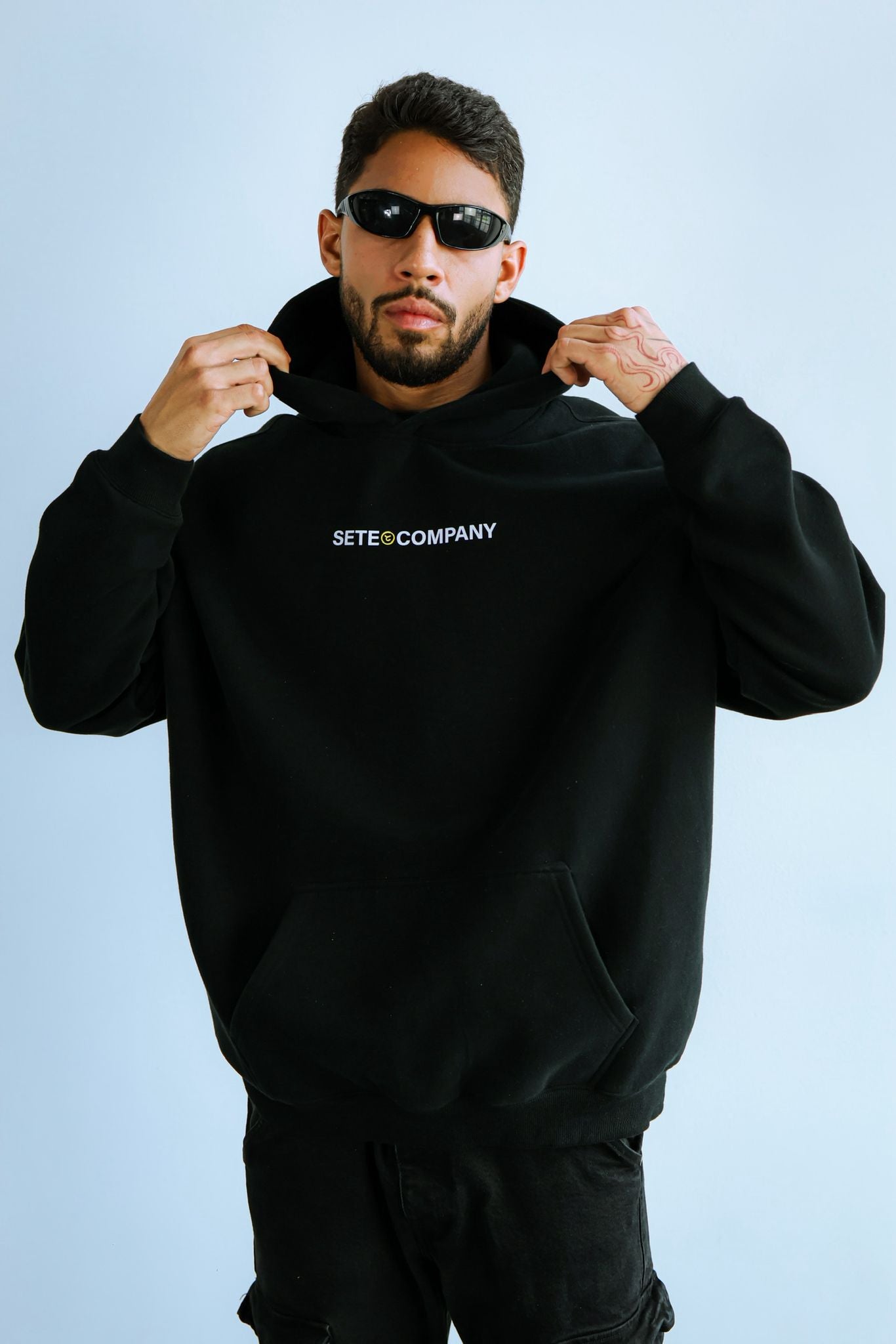 Not Average Hoodie Black